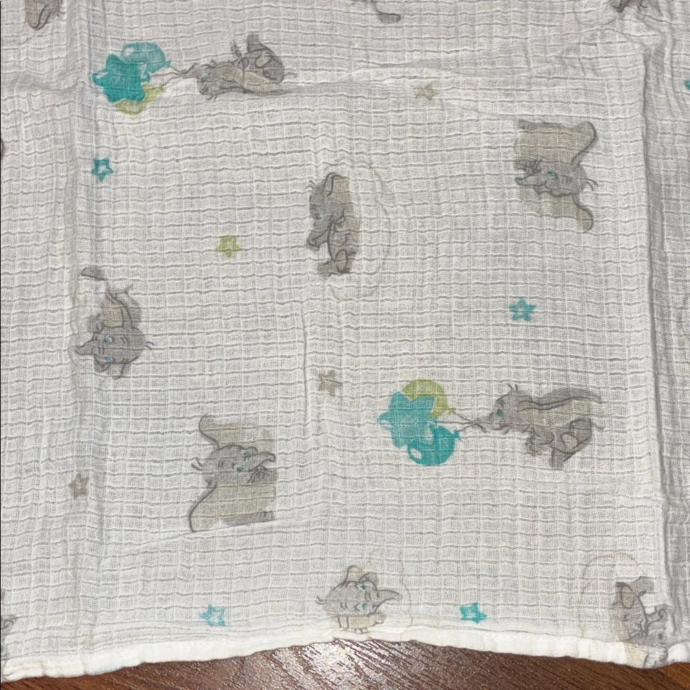 Huge New Aden and Anais muslin blanket Disney’s Dumbo Security Swaddle Receiving